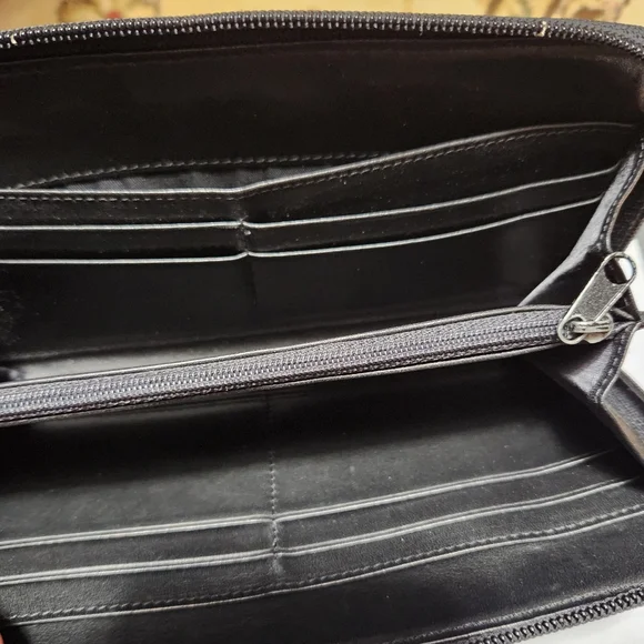 SOLD!!!!! DKNY Black Zip Around Wallet/Vintage - Picture 5 of 8